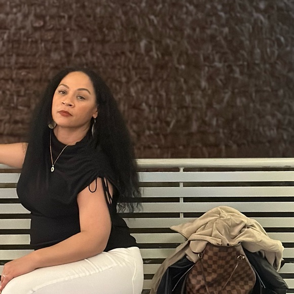 Meet your Posher, Julie - Picture 1 of 1